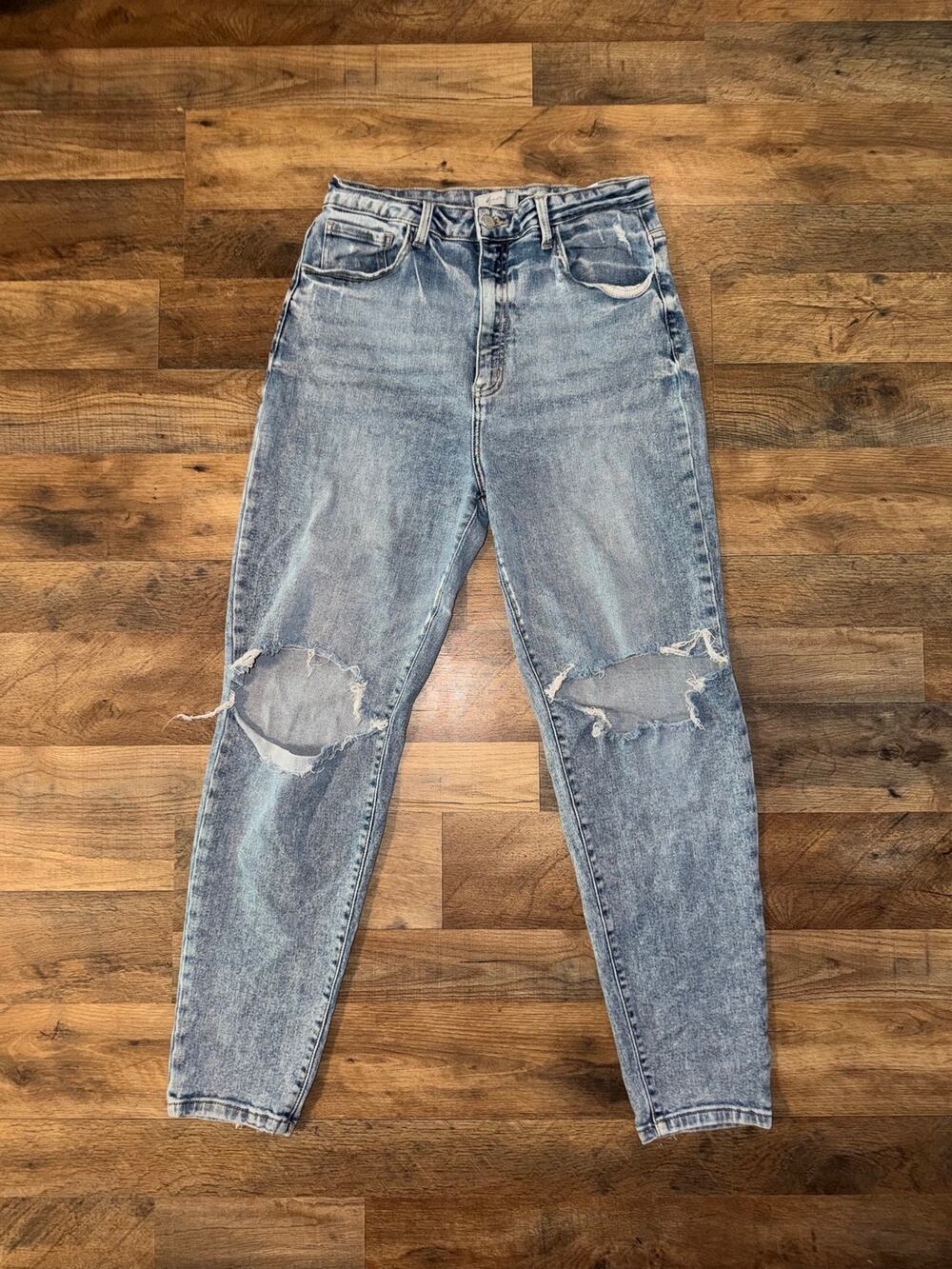 Kancan women’s distressed baggy fit blue jeans